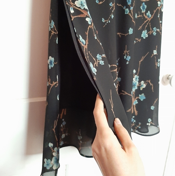 💙Floral Double Slit Skirt - Picture 2 of 7